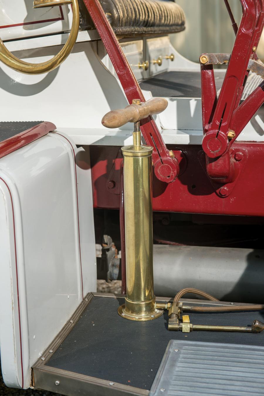 Интерьер American LaFrance Speedster 1923 года  (фото 26 из 34)